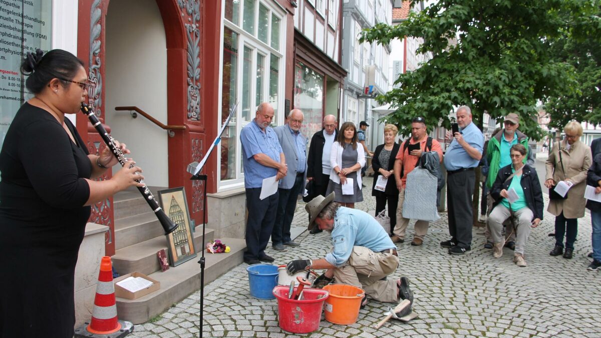 Stolpersteinverlegung in Melsungen im Jahr 2019, Bildrechte: Stolperstein-Initiative-Melsungen