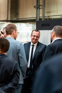 Bürgermeister Timo Riedemann beim Austausch mit Vertreterinnen und Vertretern von WESPA – im Gespräch über die Bedeutung des Mittelstands für Melsungen.